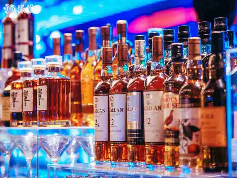 重庆酒吧一条街：盘点那些热门网红打卡酒馆街