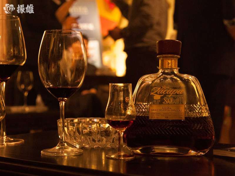 重庆酒吧的独特魅力，九街与热门区域探店攻略